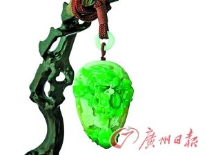 带绿真翡翠价格非常昂贵。