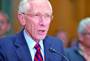 当地时间16日，美联储宣布著名经济学家费希尔正式宣誓就任副主席一职。 （CFP/供图）