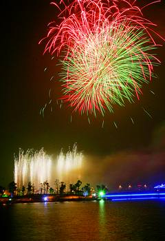 花炮全球产销第一的地位进一步巩固.