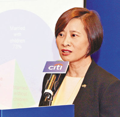 ■花旗今年首次将调查重点集中千万富翁阶层。图为伍燕仪。 香港文汇报张伟民 摄