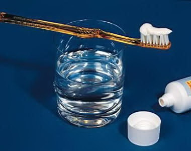 一家人不要合用一管牙膏。