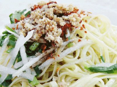 工作午餐至少应该保证一荤一素(资料图片)