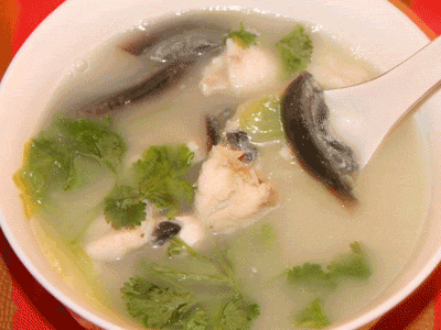 用汤取代甜饮料可以控制热量摄入(资料图片)