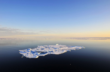 北冰洋夏日景色