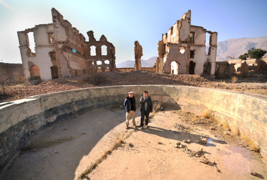 我们走入尚地雷未完全清除的阿富汗国王的夏宫遗址。晨报记者 陈征 摄影