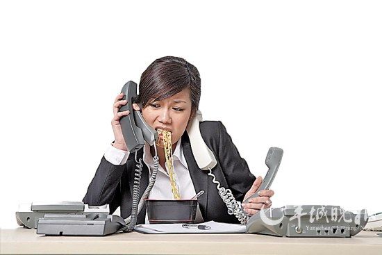 工作压力大、食无定时容易损伤胃黏膜，增加癌变风险 图/全景