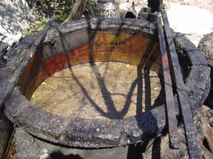 被查获非法使用地沟油制售食用油的宁海县一处初炼地沟油的作坊 新华社发