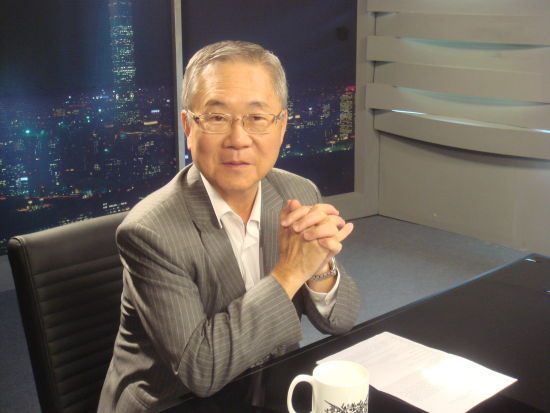 台湾嘉宾：《旺报》总主笔  戎抚天