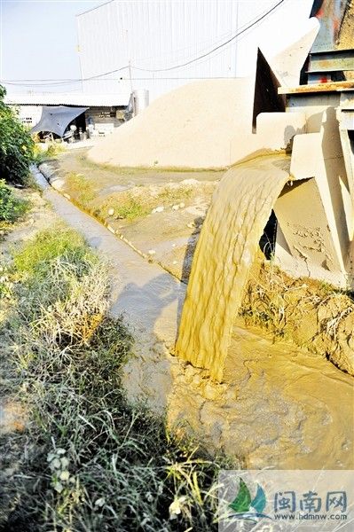 洗砂场黄水直接排入南侨溪