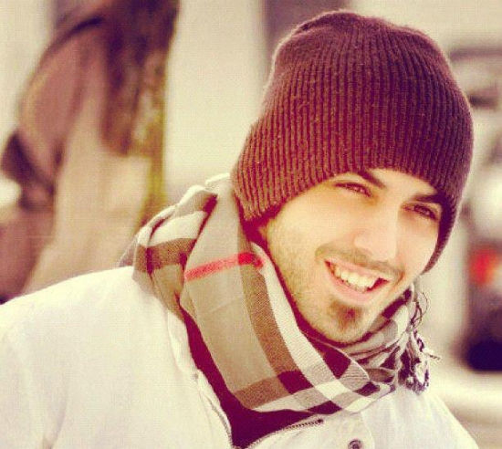 该男子来自迪拜，是模特和摄影师。