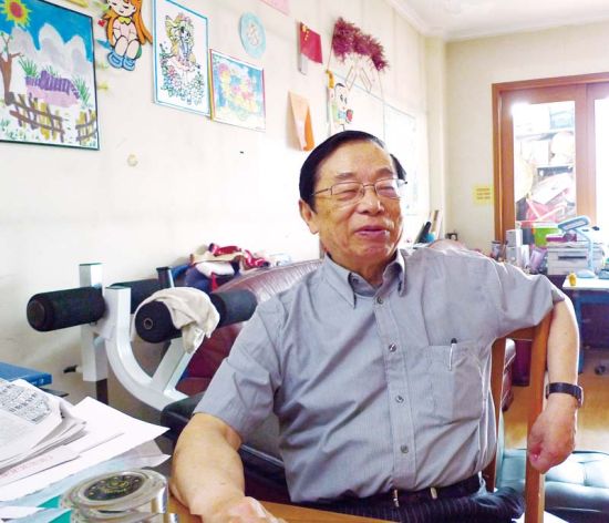 　　5月24日，北京大学医学部公共卫生学院毒理学系教授徐厚恩，在住所接受《环境与生活》杂志的采访。