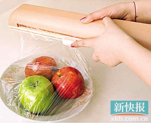 央视曝光16种PVC保鲜膜有15种含禁用塑化剂专家建议市民慎用PVC保鲜膜，选用PE保鲜膜