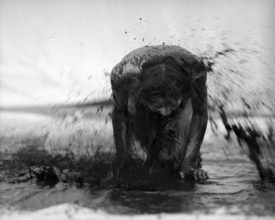 苏紫紫行为艺术作品《泼墨》