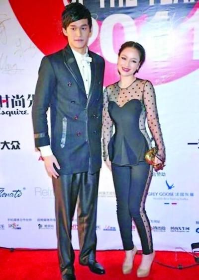 与首任女友“念念”的恋情，让孙杨与家人和教练产生隔阂