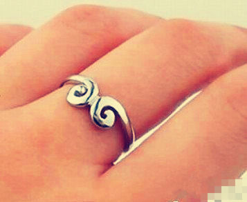 一剩女在网上买的戒指， 买了就后悔了！ 朋友说：你不但剩，而且是齐天大剩！