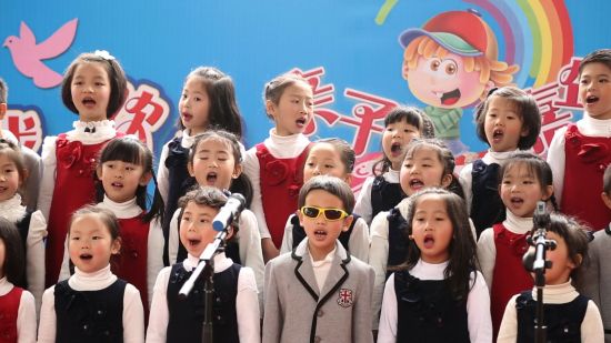 孩子们天真可爱