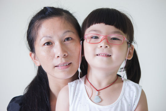 今年4岁的庞敏仪小名叫妞妞，她患有结节性硬化症(TSC)，发病几率约为1/6000。摄影|钟锐钧