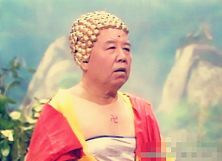 一直觉得佛祖的抹胸很有杀伤力，直到发现头上的巧克力才真是亮瞎双眼。