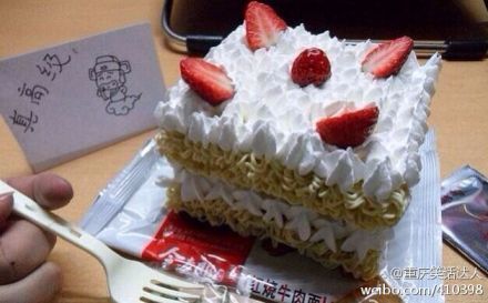 今天的早餐还是方便面，好高级的方便面。