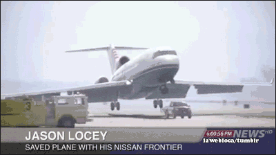 某航班的飞机前轮坏了。。然后，他们尝试了一个屌爆的方法！