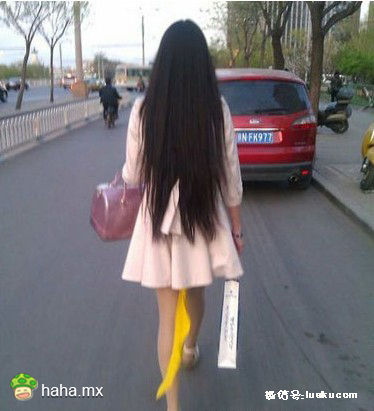 姑娘你有东西露出来了