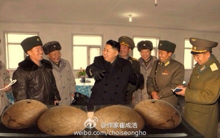 作家崔成浩：随便炫个富！朝鲜的茶叶蛋都这么大的。