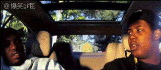 “擦，有警察！”“赶紧把车窗摇上……”
