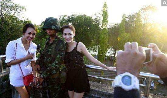 泰国这兵哥哥的表情说明了一切。