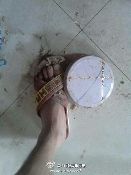 生活中倒霉的事除了踩狗屎，应该还有一种叫——踩到蚊香盒。