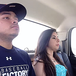 别自作多情，我只是拿包薯片而已。