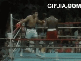 你以为他在挨打嘛，其实他在躲避。好牛逼的阿里，好嚣张的闪避。