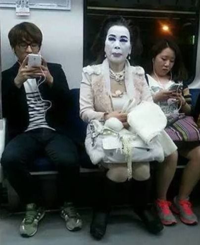 以后谁说她化的妆浓，就给她看这图，这特么才叫浓妆！