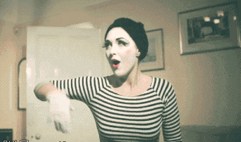 老婆，你在表演什么节目呢？？