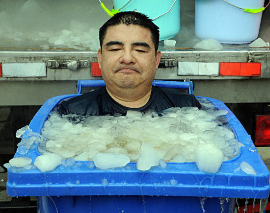 标哥接受冰桶挑战