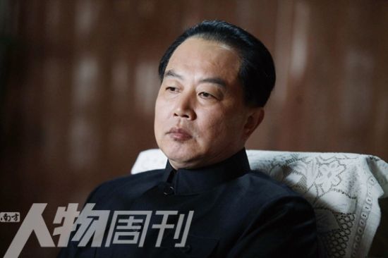 曾红生饰演华国锋