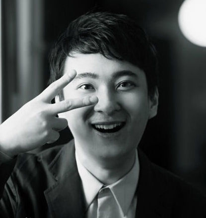 翻开王思聪的微博，任意一条下面的评论，都充斥着一个关键词“老公”。