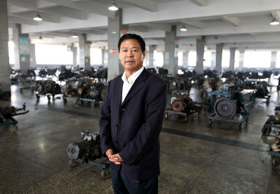 　　自从9月份“跨省群殴事件”之后，荣兰详就消失在公众视野。10月20日，山东蓝翔技校校长、全国人大代表荣兰祥接受了央视网记者的采访。