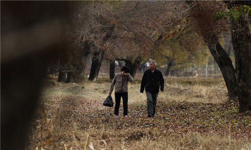 呼格吉勒图的父母，生养孩子用了18年，为孩子讨回清白又用了18年，还只是“有望重审”。
