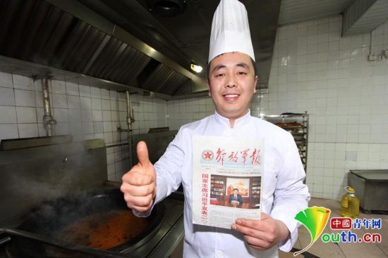 武警北京总队某支队勤务中队的炊事员宁金鑫。中国青年网通讯员 亓全 摄 