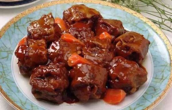 鸿宾楼“红烧牛尾”