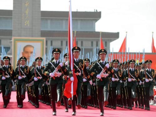 以往的阅兵式都在天安门广场进行