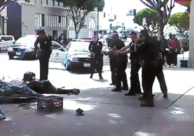 美国警察射杀流浪汉
