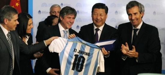 获赠“梅西球衣”