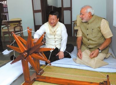 习近平身穿印度夹克参观甘地故居