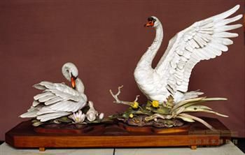 尼克松赠送的瓷塑天鹅