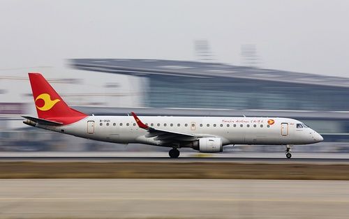 E-190客机