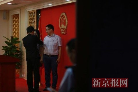 新人宣誓结婚。