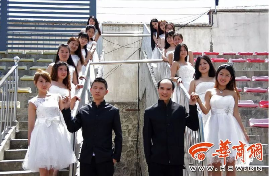 西安翻译学院大四学子 婚纱毕业照致青春