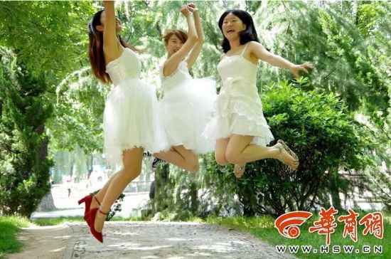 西安翻译学院大四学子 婚纱毕业照致青春