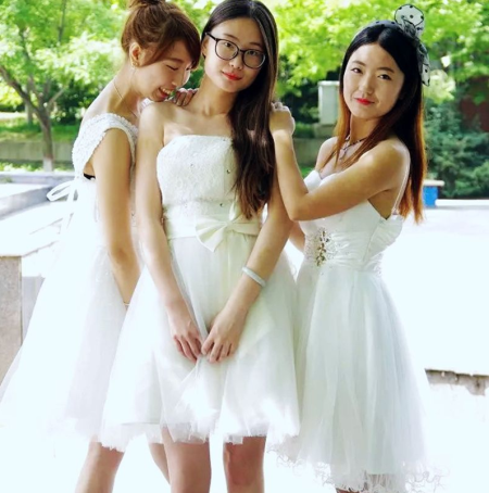 西安翻译学院大四学子 婚纱毕业照致青春